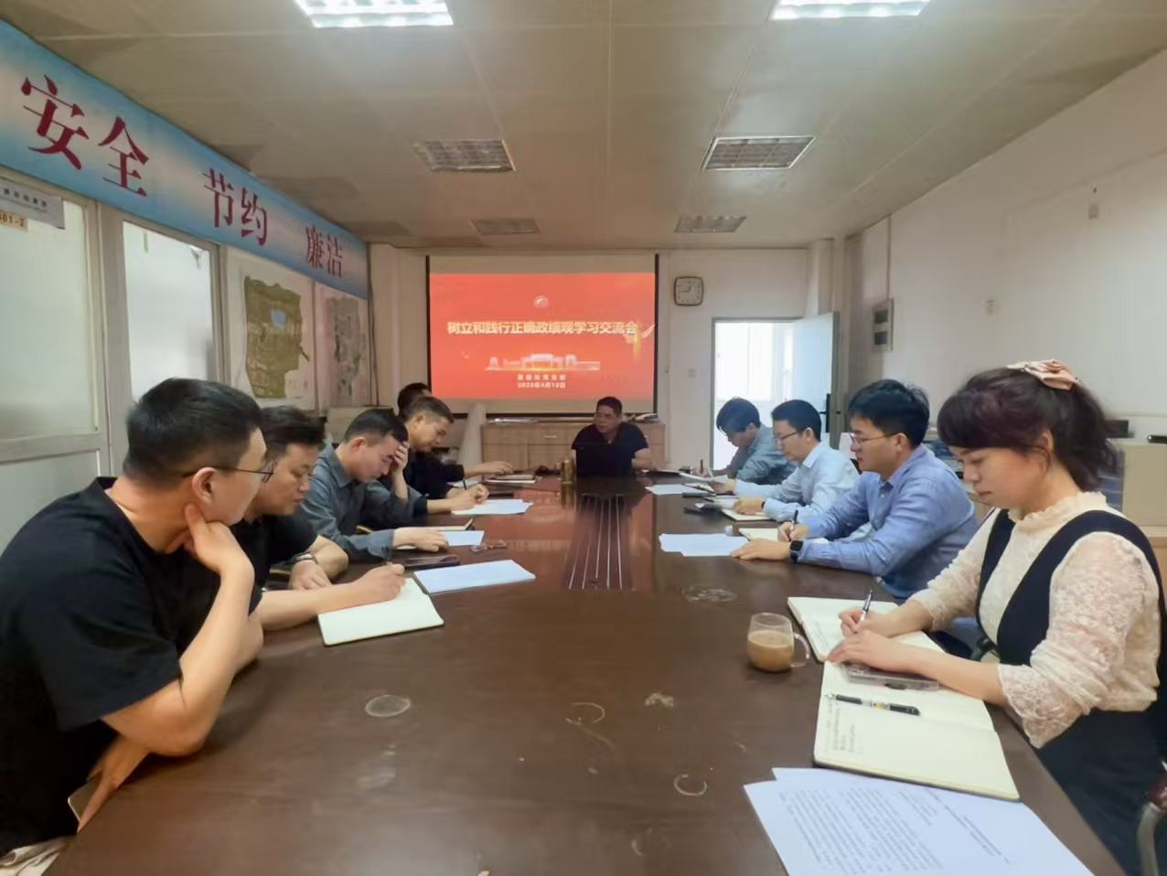 dc5e3dc16f7e3cffdab33dac3340c447.jpg dc5e3dc16f7e3cffdab33dac3340c447.jpg